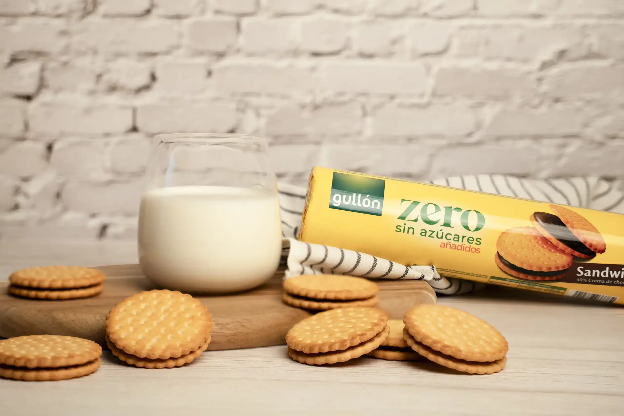 Galleta sandwich chocolate gullon zero sin azucares